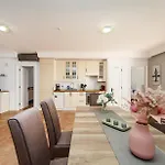 Magnificent 5-star With Sea View, Jacuzzi And Pool Lägenhet