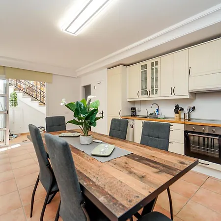 Magnificent 5-star With Sea View, Jacuzzi And Pool Daire